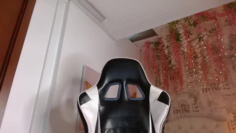 1 online show from February 5, 12:20 pm