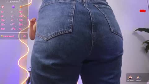 saaya_tay online show from November 12, 4:15 am