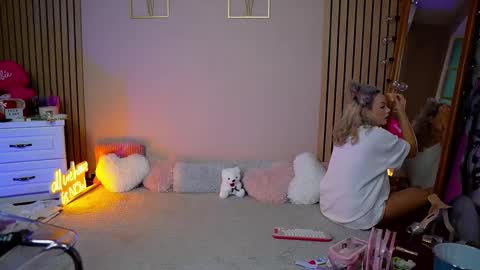 SabrinaJade online show from September 9, 5:07 am