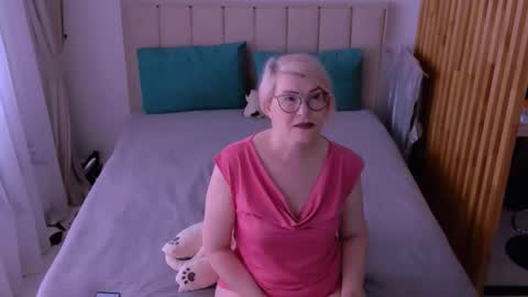 Sabrina MacMarren online show from March 5, 9:07 am