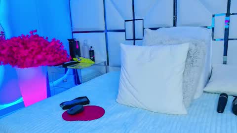 Sabrinna online show from December 16, 8:15 pm