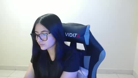 Sahaliefox  online show from December 21, 6:25 pm