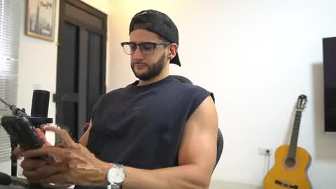 saimon  online show from April 8, 9:40 pm