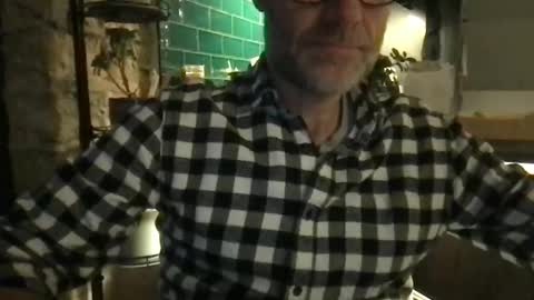 saint009 online show from April 15, 7:49 pm