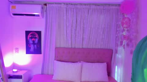 Salura online show from May 6, 8:04 pm