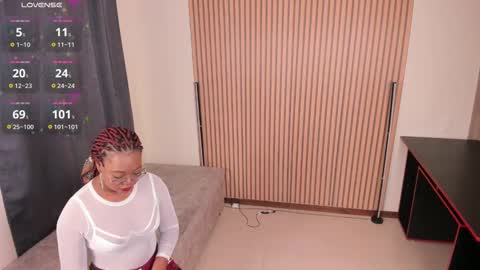Snapshot of sali_g chatting on February 18, 12:05 am Sali G online show from February 18, 12:05 am