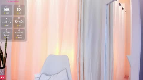 Snapshot of sally_azmani chatting on October 1, 1:32 pm Silvia online show from October 1, 1:32 pm