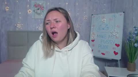 Snapshot of sallyverda chatting on October 14, 11:30 pm Sally online show from October 14, 11:30 pm