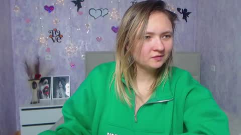 Snapshot of sallyverda chatting on February 25, 4:03 am Sally online show from February 25, 4:03 am