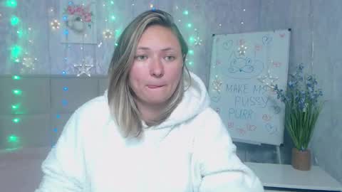 Snapshot of sallyverda chatting on October 4, 3:59 am Sally online show from October 4, 3:59 am