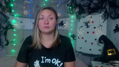 Snapshot of sallyverda chatting on October 18, 12:37 am Sally online show from October 18, 12:37 am