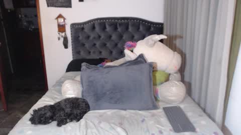 yenny online show from March 27, 4:40 am