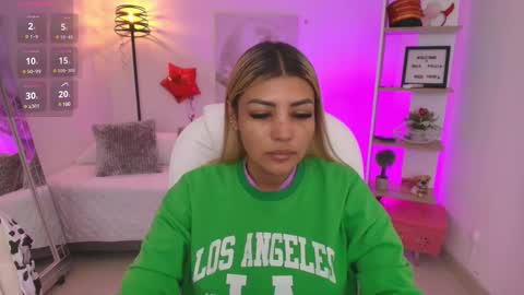 Snapshot of saloomee__ chatting on March 11, 11:01 am SALOME online show from March 11, 11:01 am