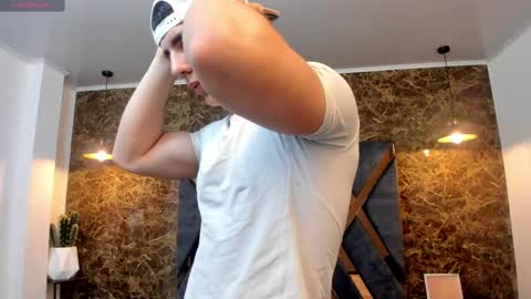 Snapshot of salvatore_damore chatting on February 11, 11:09 am SALVATORE online show from February 11, 11:09 am