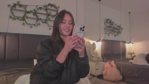 Snapshot of sam01___ chatting on December 12, 1:43 am Stefana    or    Samchispas online show from December 12, 1:43 am