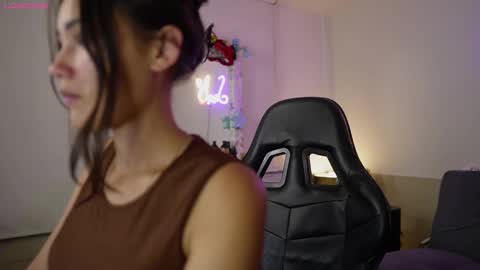 Snapshot of sam01___ chatting on February 6, 11:04 pm Stefana    or    Samchispas online show from February 6, 11:04 pm