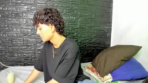 sam_369_ online show from March 4, 7:30 am