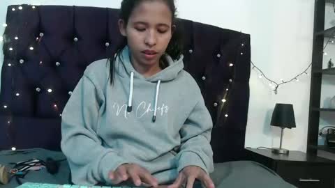 lizzy online show from December 20, 8:06 am