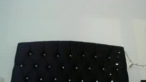 lizzy online show from December 7, 1:46 pm