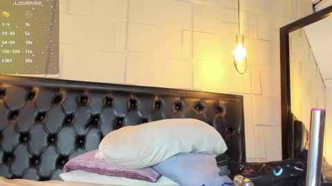 Sam online show from November 23, 8:18 pm