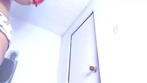 Snapshot of samara_wish chatting on September 27, 4:38 pm samara_wish online show from September 27, 4:38 pm