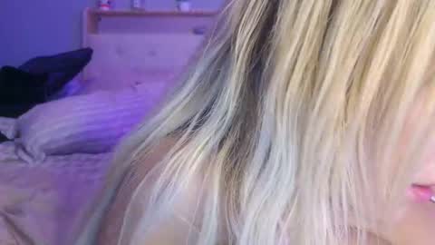 Samatha James online show from February 10, 11:30 pm