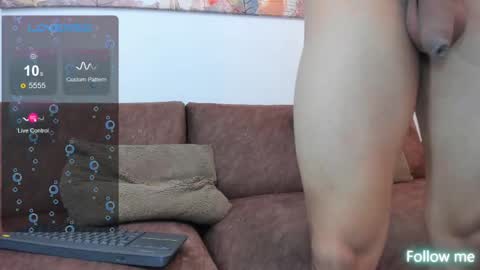 Snapshot of samuel_up chatting on March 8, 5:28 am Samuel online show from March 8, 5:28 am
