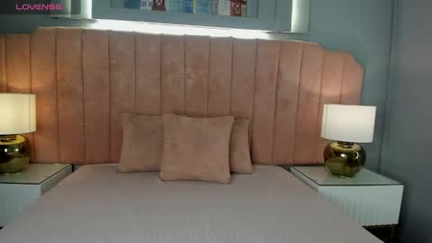 samy_rivers online show from June 6, 10:54 am