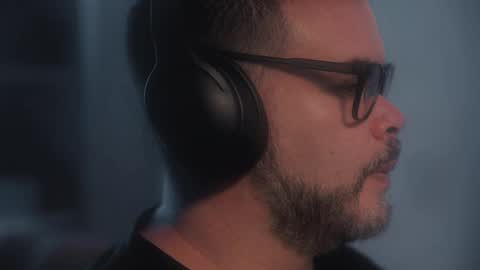 Sanders online show from April 21, 12:14 am