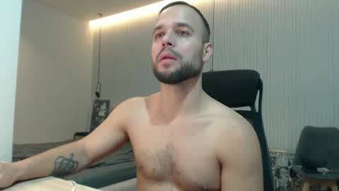 Snapshot of sandro_best chatting on October 4, 1:09 pm DeAlex online show from October 4, 1:09 pm