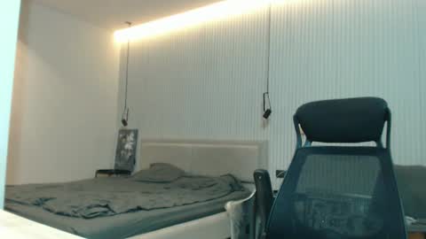 Snapshot of sandro_best chatting on October 10, 2:34 pm DeAlex online show from October 10, 2:34 pm