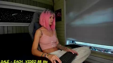 Snapshot of sandy_chris chatting on October 14, 11:13 am Sandy and Chris online show from October 14, 11:13 am
