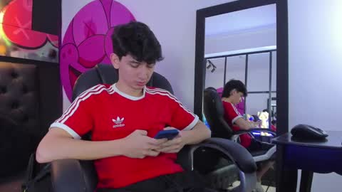 santi online show from December 6, 12:22 pm