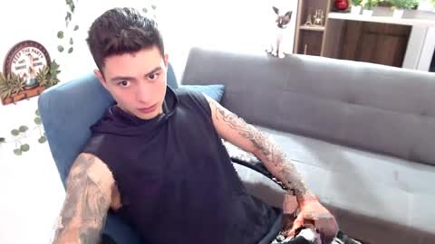 santi_ss online show from April 2, 2:02 pm