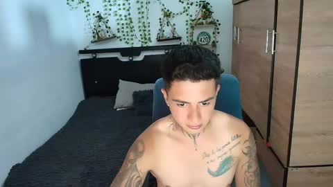 santi_ss online show from May 31, 6:09 pm