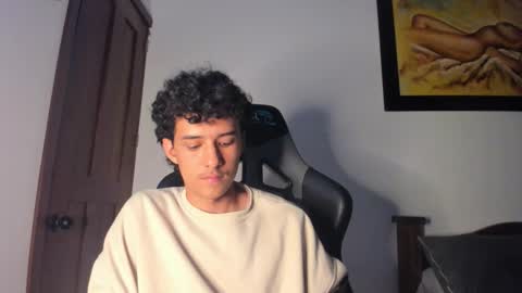 santi_twink19 online show from October 23, 1:07 am