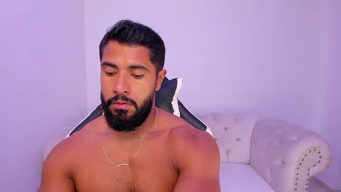 santiago_huntt online show from December 20, 2:13 pm