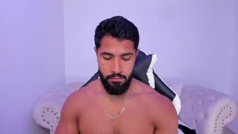 santiago_huntt online show from November 18, 12:52 pm