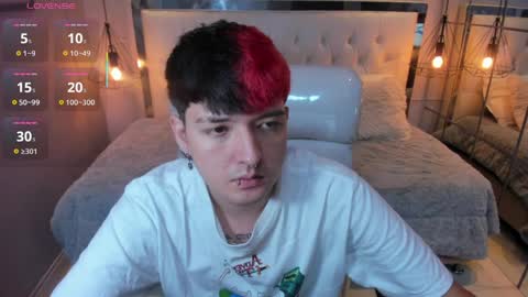 SANTIAGO  online show from April 4, 10:28 pm