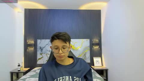 santiago_russo18 online show from February 12, 8:23 pm