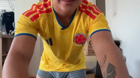 santiagomg_ online show from July 17, 9:39 pm