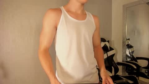 Julius Novachrono  online show from November 10, 11:35 am