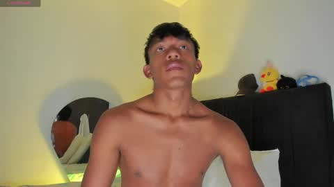 santi online show from April 24, 12:45 am