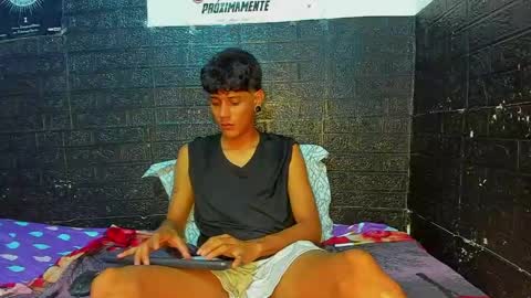 santos online show from May 15, 5:05 am