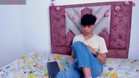 Santiago Carrington online show from March 12, 1:14 am