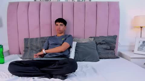 Santiago Carrington online show from March 9, 8:02 pm