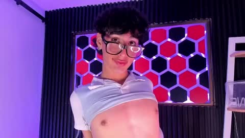 Santy  online show from June 3, 4:15 am
