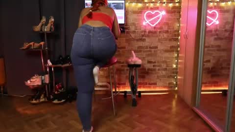 sara  foxy online show from August 5, 3:14 am
