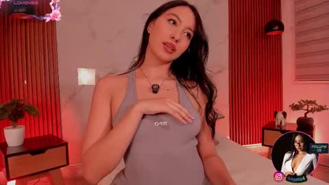 S A R A  G  online show from March 2, 3:33 am