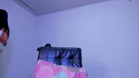 Snapshot of sara_leenn chatting on September 17, 4:05 am online show from September 17, 4:05 am